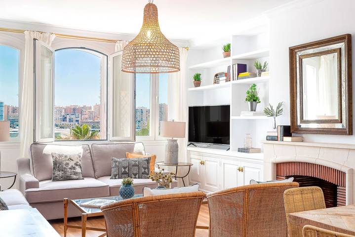 Ganze Wohnung, Penthouse with Private Terrace, Stunning Views. Plaza de la Marina in Altstadt Málaga, Malaga