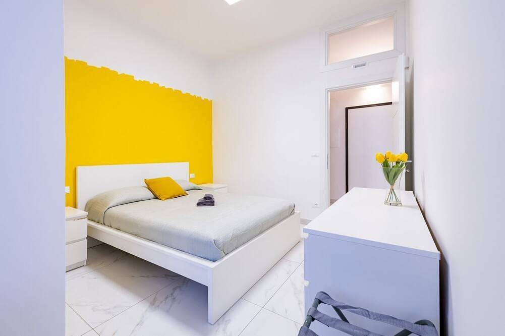 Ganze Wohnung, Guesthost - Charming 64 sqm apartment, ideal for three people, located on the mezzanine floor of a building without a lift.The property is located in a privileged position, close to Piazza della Rinascita, the hub of city life in Pescara, and a stone's t in Pescara, Adriaküste Abruzzen