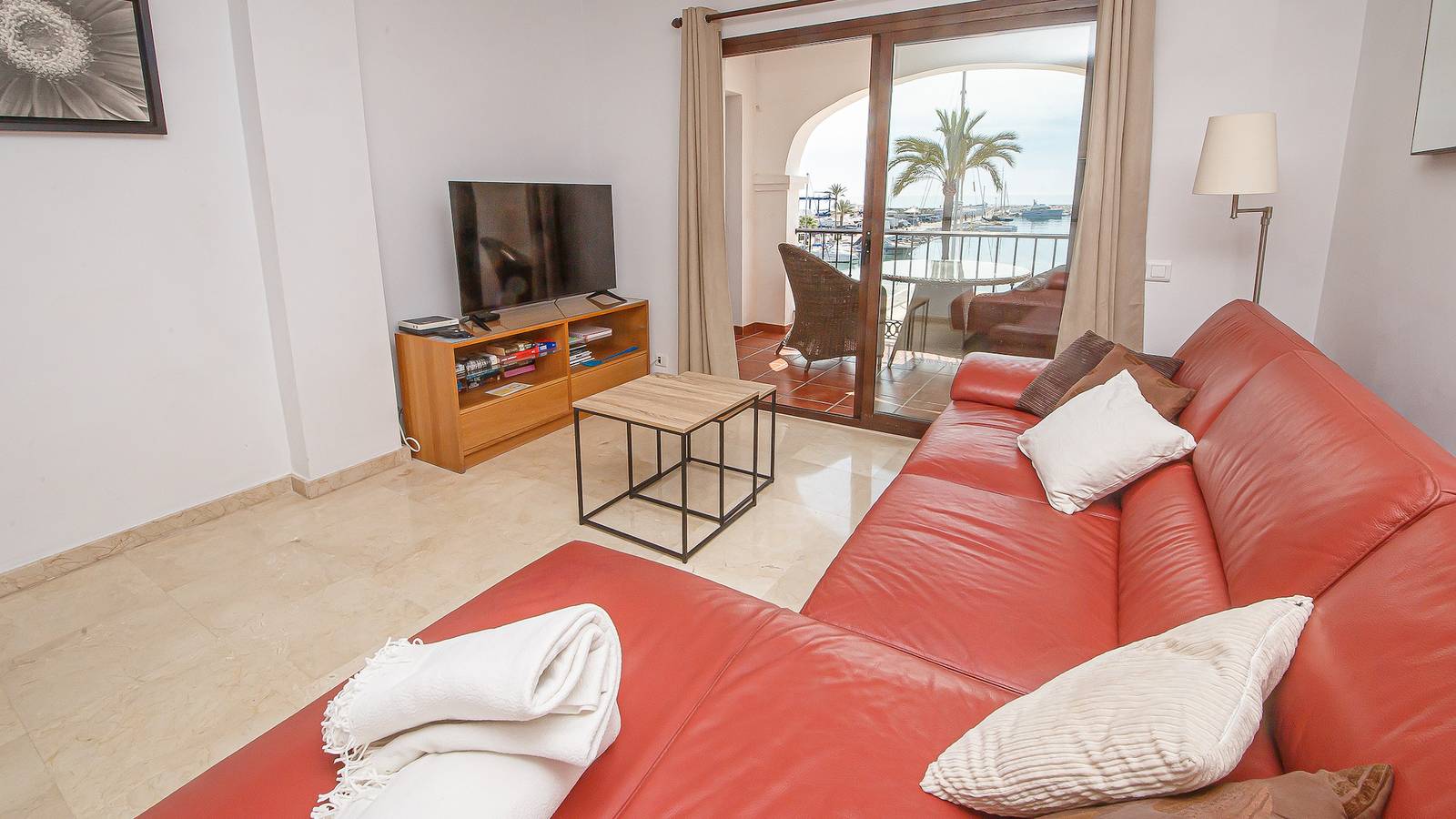 Entire apartment, Marina Apartments, 7.2.2 in Puerto de la Duquesa, Manilva