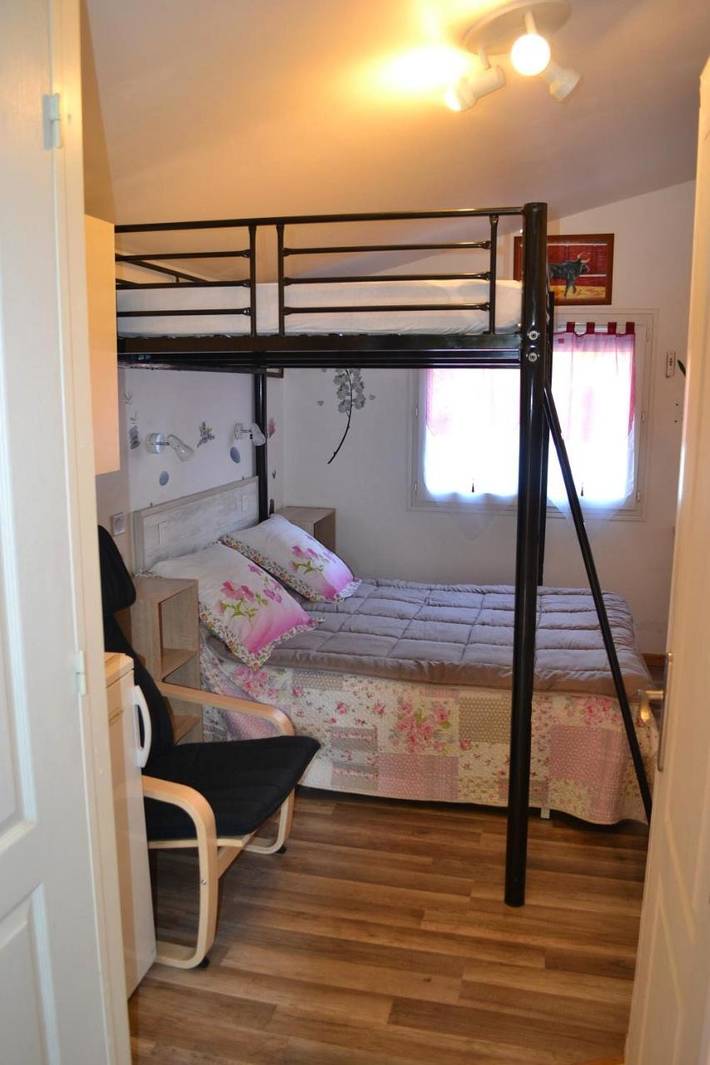 Gîte pour 4 personnes, avec terrasse ainsi que jardin et piscine à Barbentane - 2