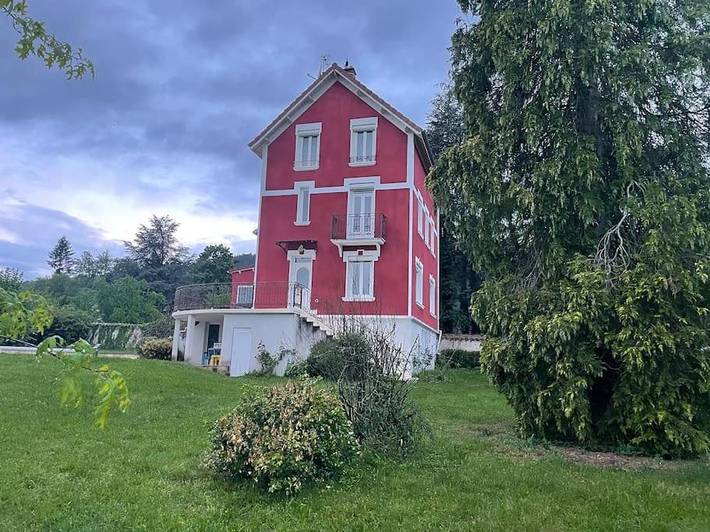 Location de vacances pour 12 personnes, avec vue ainsi que jardin et piscine, animaux acceptés à Bas-en-Basset - 2