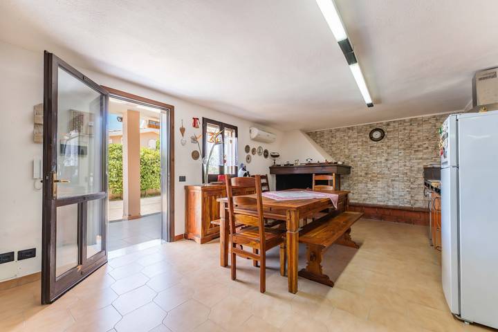 Appartamento intero, Casa vacanze 'Olmi' con terrazza privata, Wi-Fi e aria condizionata in Capitana, Quartu Sant'Elena