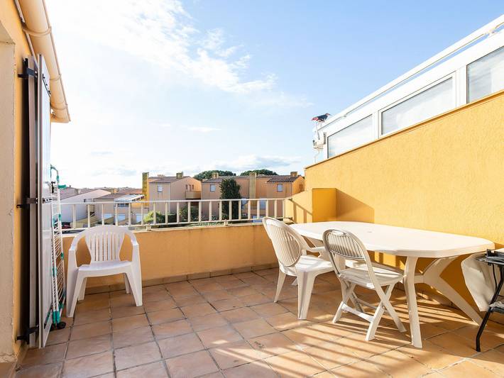 Gîte pour 4 personnes, avec terrasse dans Plage de La Roquille - 2