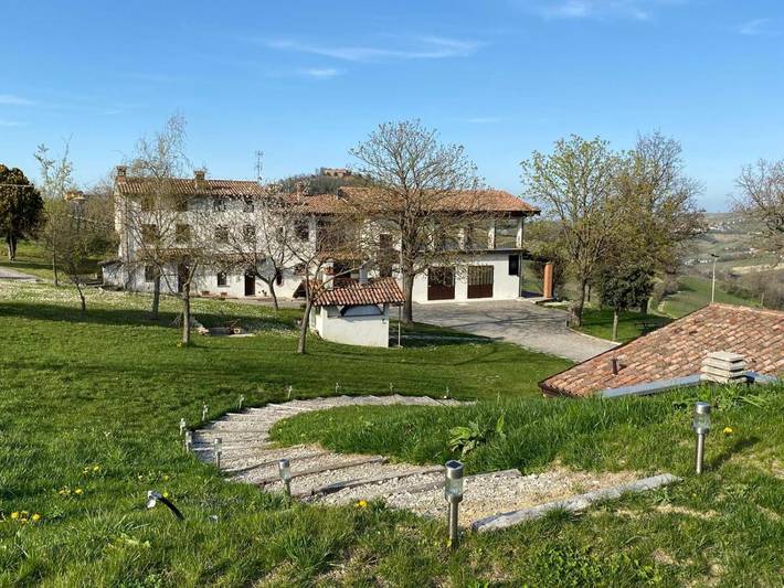 Agriturismo per 3 persone, con panorama e giardino in Provincia di Pavia