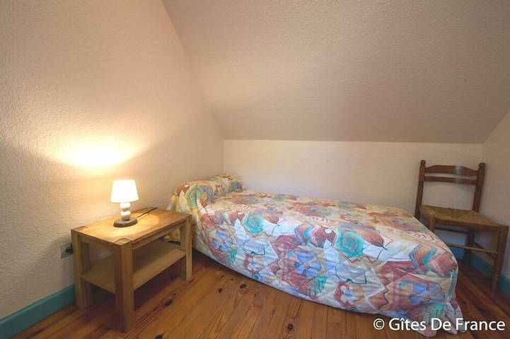 Location de vacances pour 6 personnes, avec jardin à Espinchal - 2