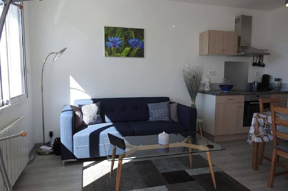 Entire apartment, Apartment located on the ground floor of a small residence with four in Jonzac, Jonzac region