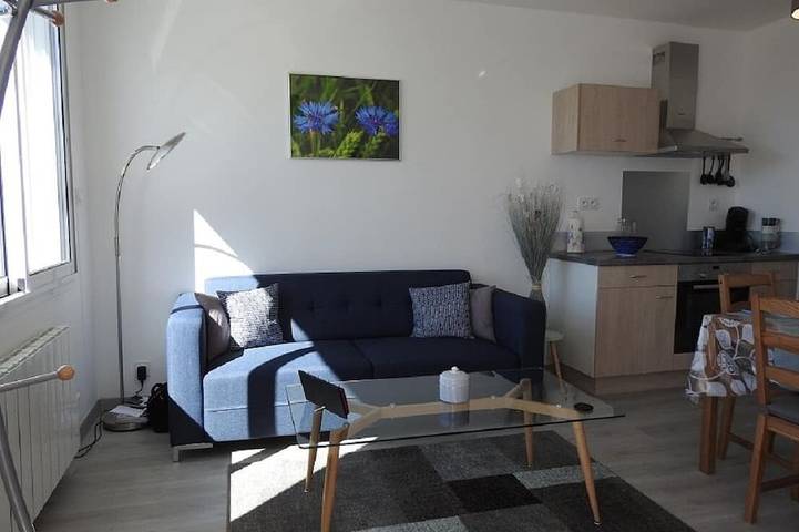 Appartement entier, Appartement situé au premier étage d'une petite résidence en comportant quatre in Jonzac, Région de Jonzac