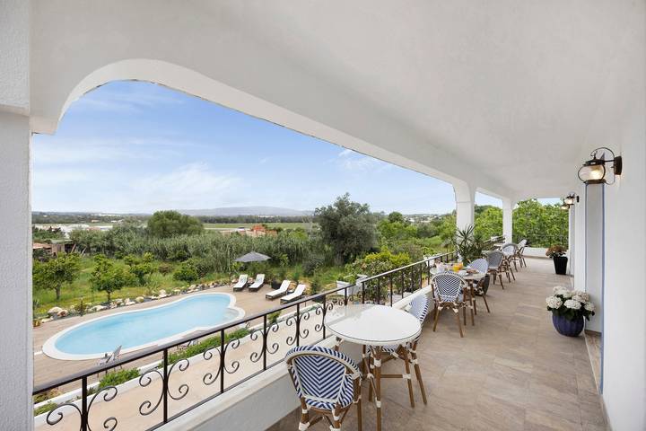 Room 'Refúgio - Standard' with Shared Pool, Wi-Fi and Air Conditioning in Montes de Alvor, Alvor