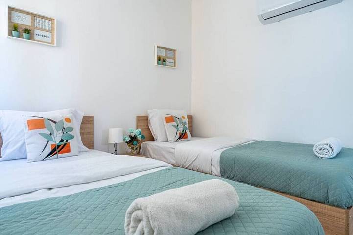 Entire apartment, Andrea 3-Bedroom Apt in Mackenzie W/ Pool in Larnaca, Larnaca District