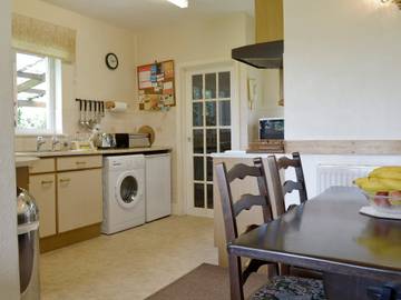 Vacation Rental for 4 Guests in Pilton, Somerset, Picture 4