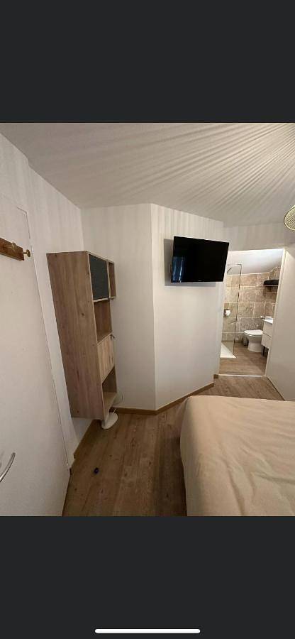 Double Room with Private Bathroom in Mussidan, Périgord Blanc