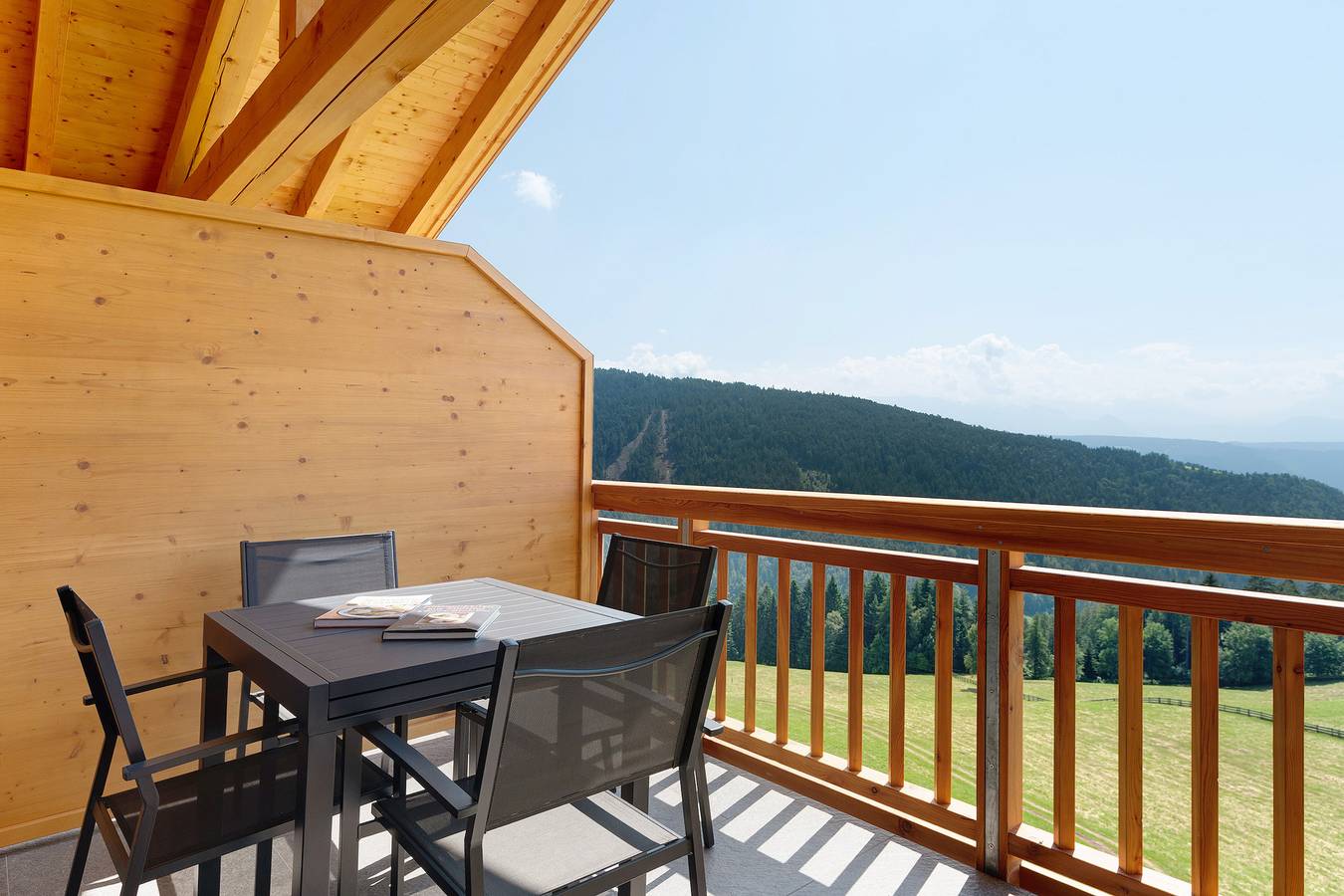 Ganze Wohnung, Ferienwohnung 'Moserhof Wohnung Lavendel' mit Bergblick, Balkon und Wlan in Jenesien, Sarntaler Alpen