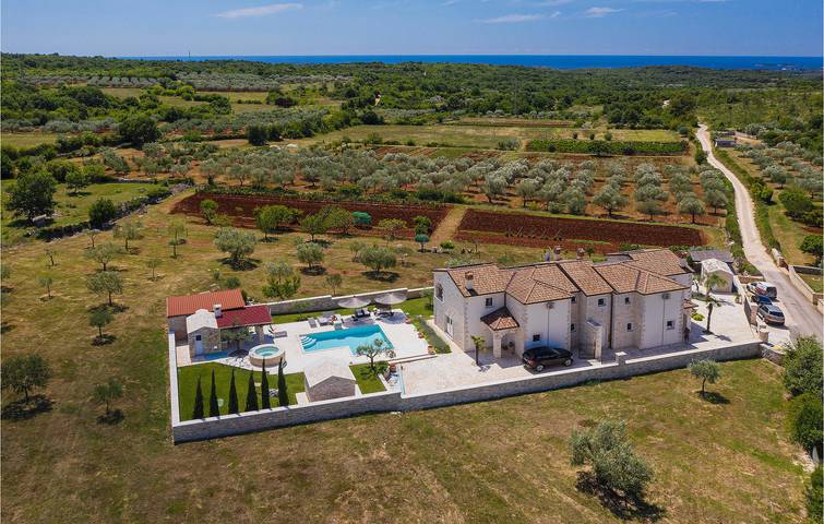 Charmante 2-Zimmer-Wohnung mit Pool, WLAN und Parkplatz in Rovinjsko Selo in Rovinjsko Selo, Rovinj
