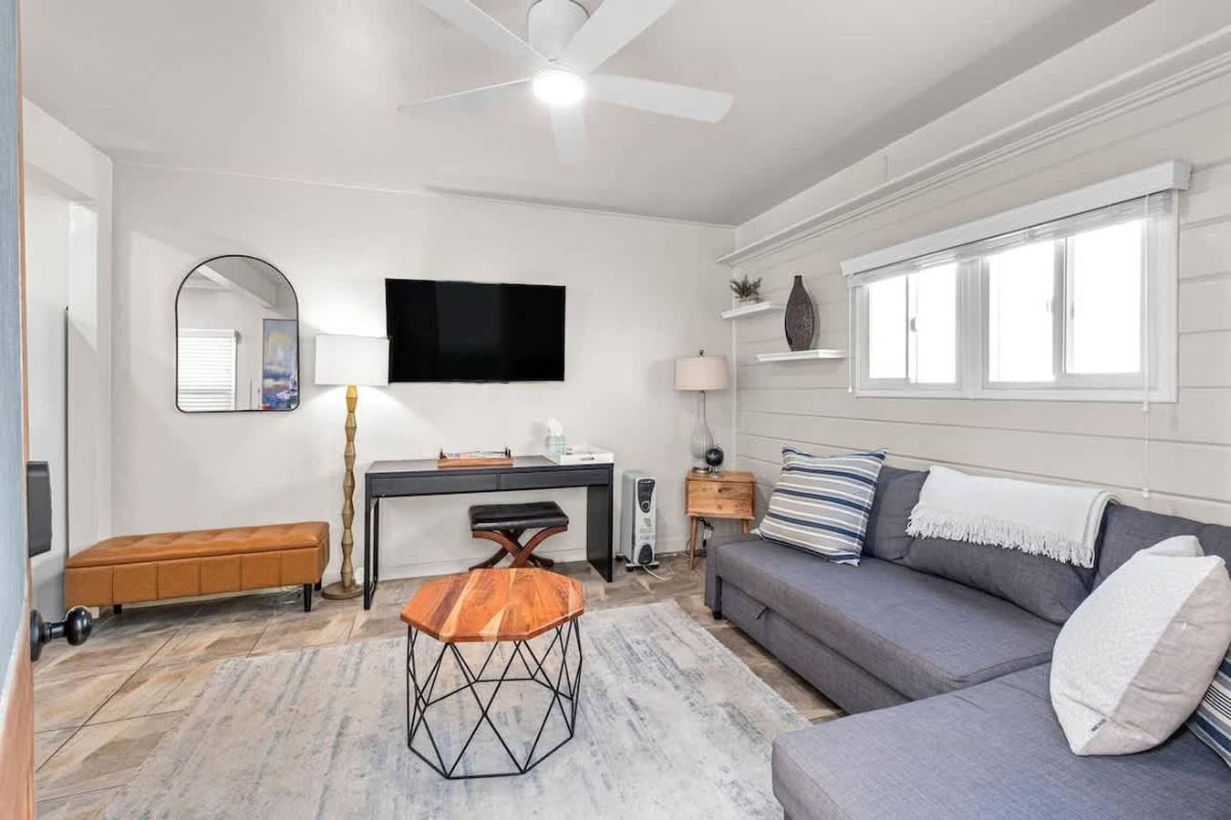 Ganze Wohnung, Beachside Apt with Laundry Steps to the Shore in Hermosa Beach, Los Angeles County