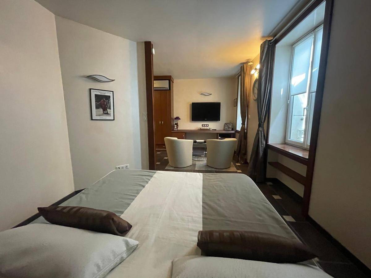 Appartement entier, Loft Chic au Coeur d Orange - Hypercentre - Tout Équipé in Orange, Vaucluse