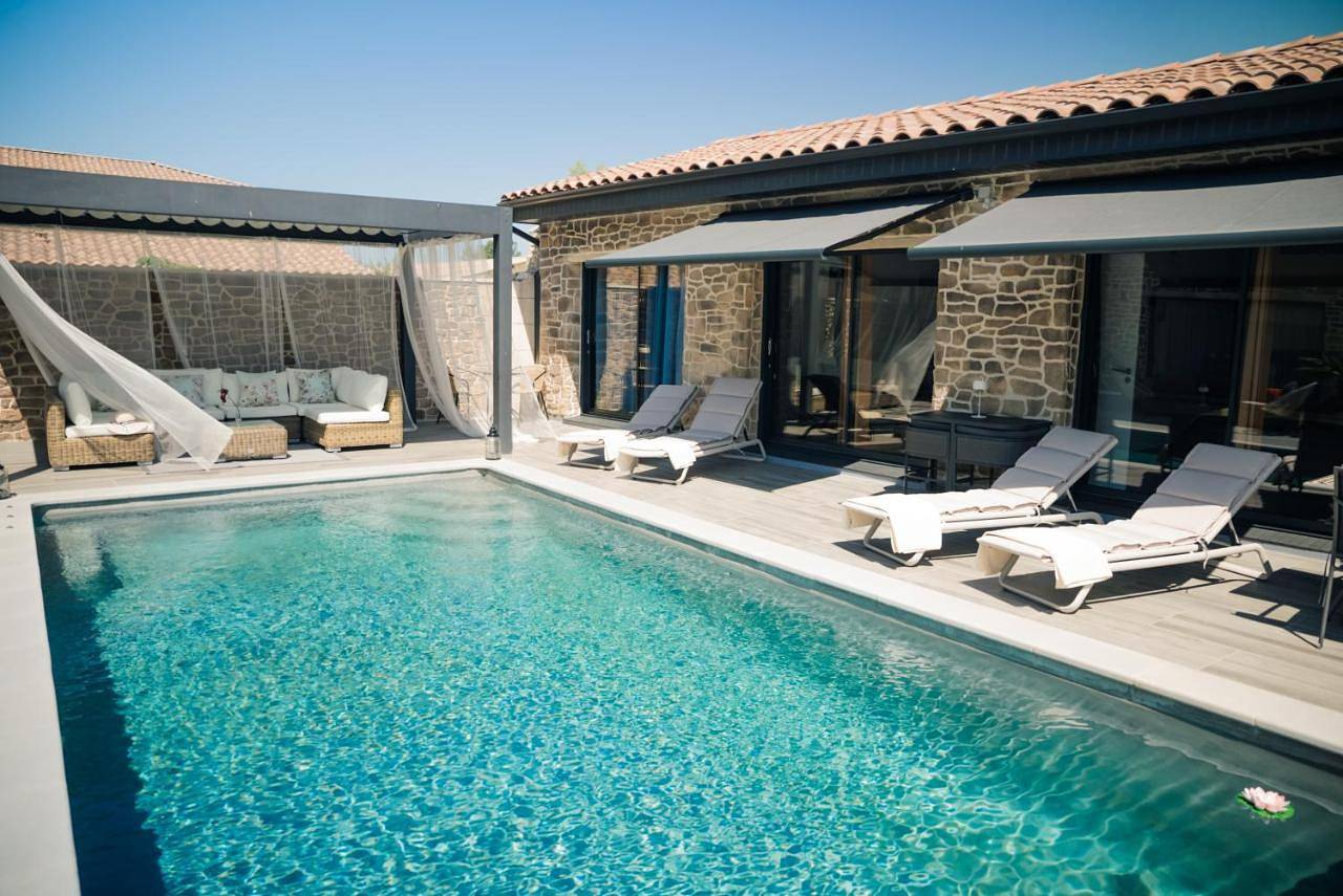 Double Room with Pool View in Rochefort-du-Gard, Région de Nîmes