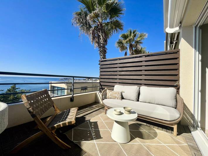 Gîte pour 4 personnes, avec Terrasse ainsi que Piscine et Vue à Bandol