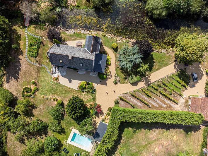 Location de vacances pour 12 personnes, avec jardin ainsi que terrasse et piscine à Dénezé-sous-Doué - 2