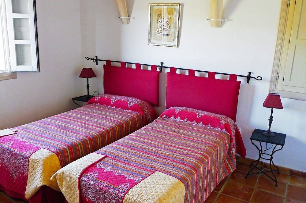 Wonderful private villa with A/C, private pool, Wifi, Tv, terrace, panoramic view and parking in Adsubia, Costa Blanca
