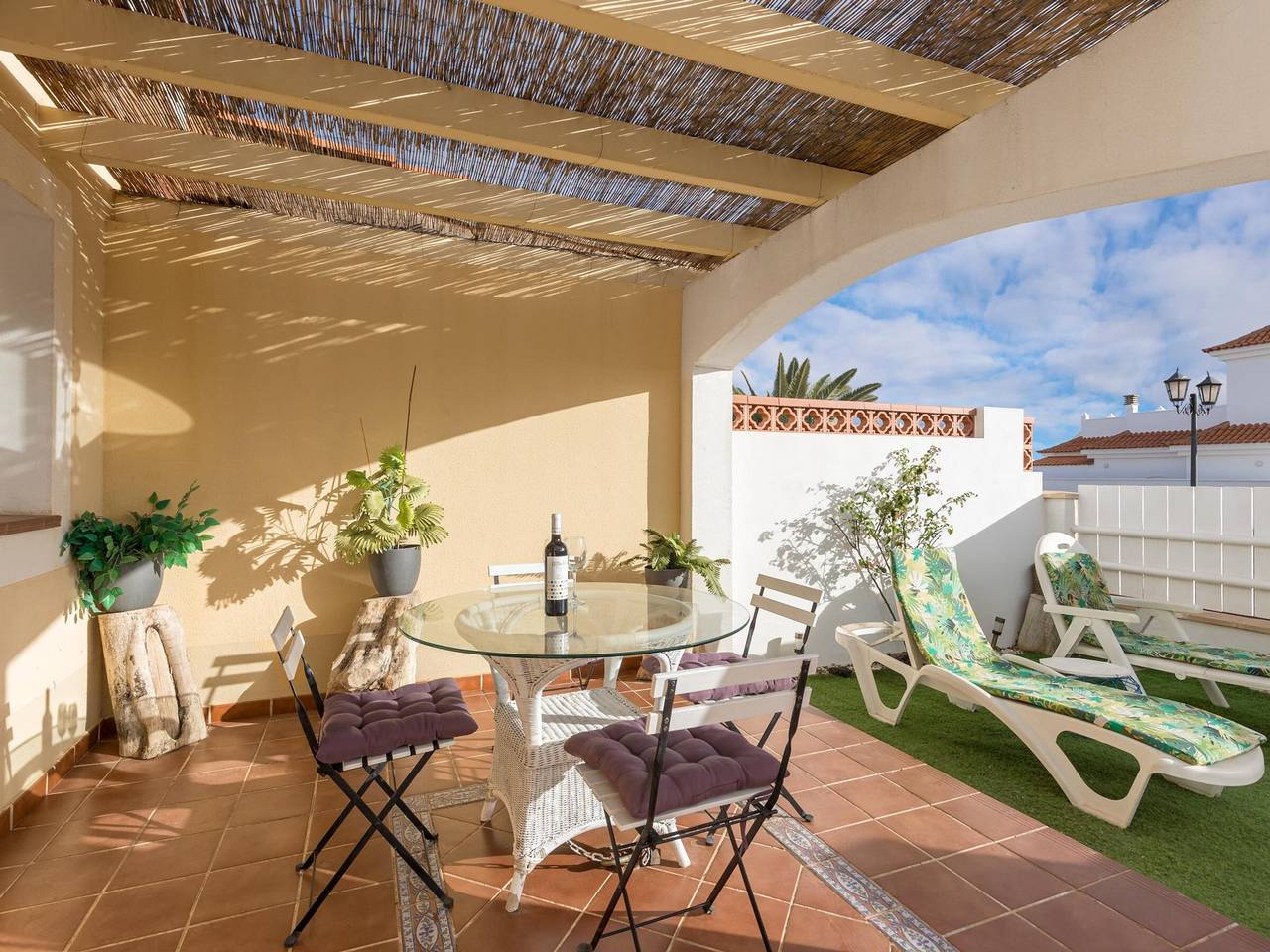 Villa Oasis con piscina, terraza y WiFi cerca de la costa y la ciudad in Costa de Antigua, Antigua