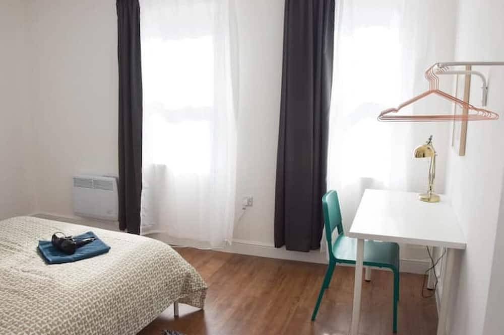 Entire apartment, Airy And Bright Master Bedroom Near Mercure Hotel in Leicester, Heart of England