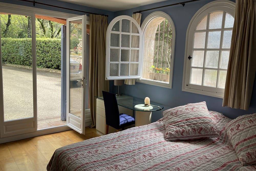 Paradise in Provence- A Quiet Retreat (3Br) met zwembad, terras, barbecue, tuin in Tourrettes-sur-Loup, Cannes regio