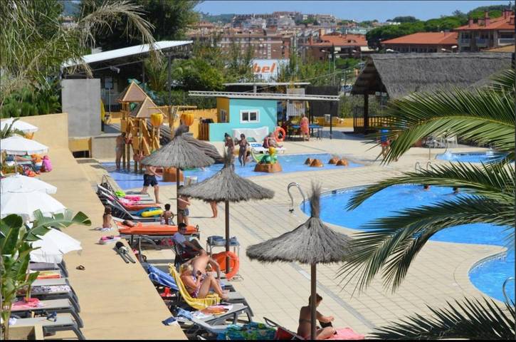 Camping pour 5 personnes, avec bassin pour enfant ainsi que jardin et piscine à Lloret de Mar - 3