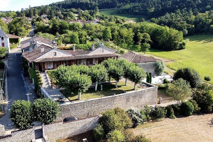Location de vacances pour 2 personnes, avec Balcon et Terrasse ainsi que Jardin et Vue à Journans