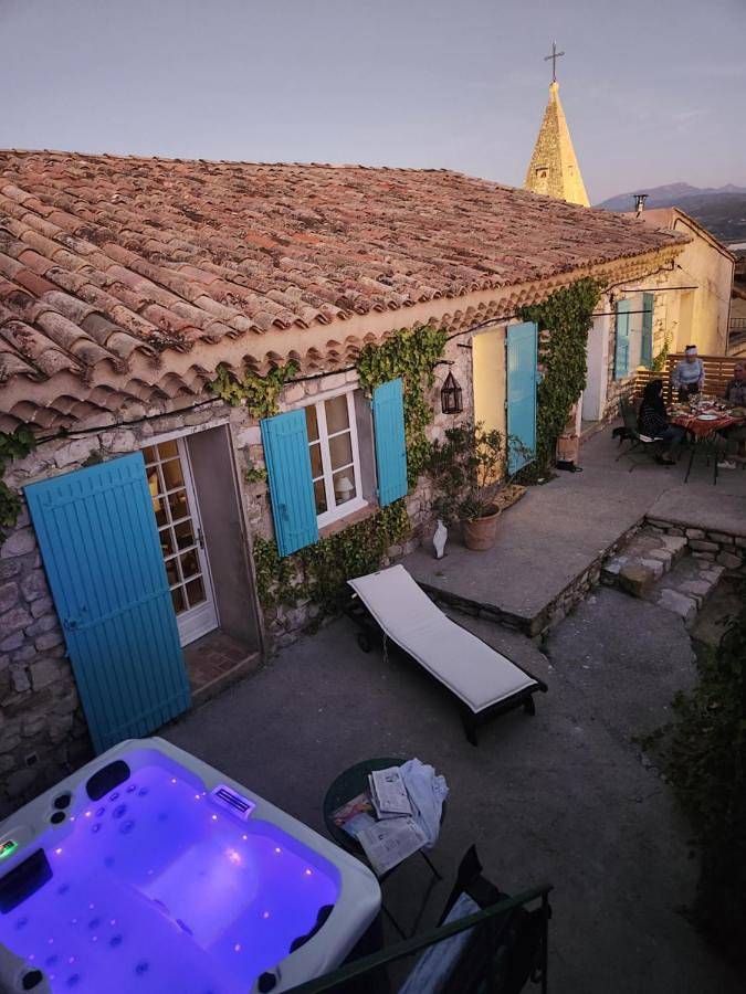 Les Bulles de Montfort - Wifi - Parking gratuit & Cuisine in Montfort, Région de Forcalquier