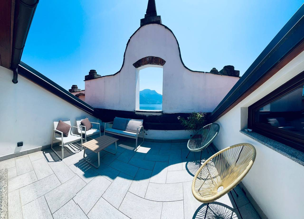 Appartamento intero, La Finestra sul lago luxurious apartment furnished in Intra (Verbania), Comune di Verbania