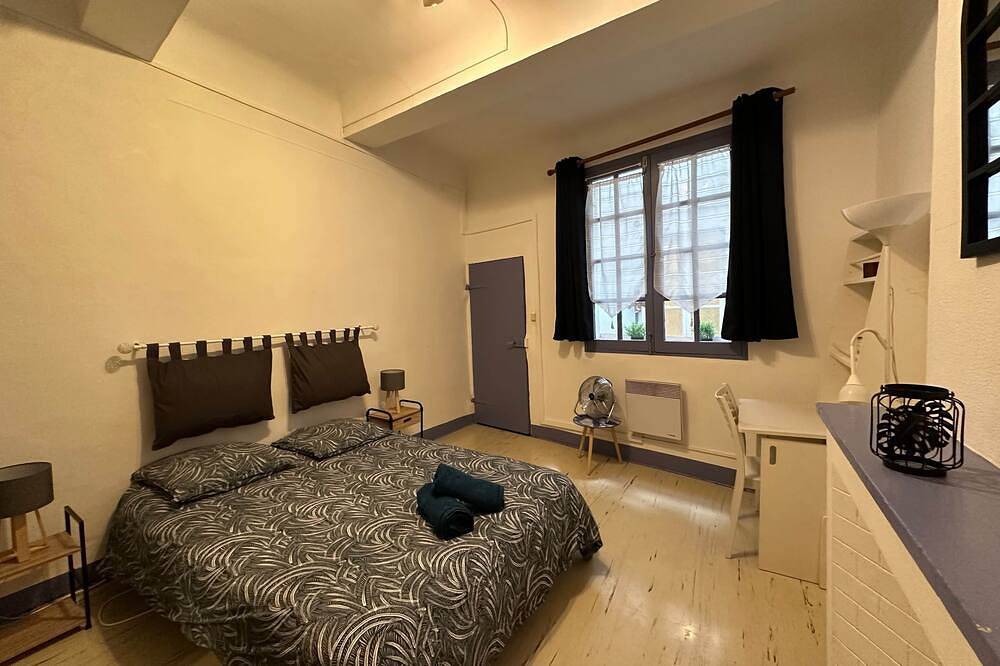 Entire apartment, Chez Florence - Spacious 1Br in Historic City Center in Aix-en-Provence, Aix-en-Provence region