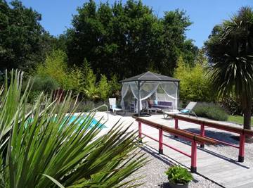 Gîte pour 2 personnes, avec piscine ainsi que jardin et terrasse dans les Landes