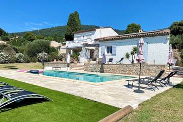 Location de vacances pour 9 personnes, avec balcon et jardin à Le Tignet