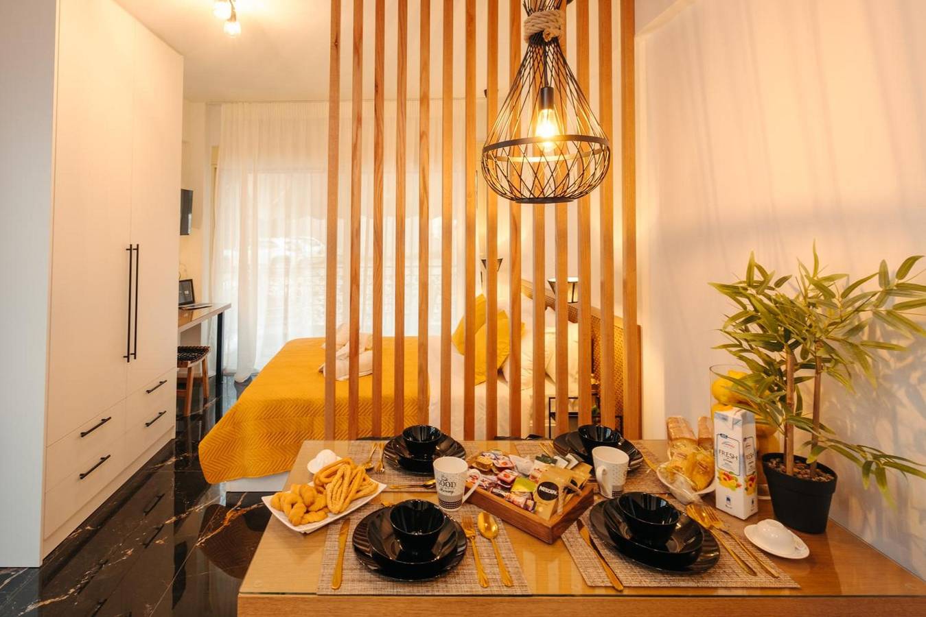 Ganze Wohnung, Ferienwohnung 'Mantisses 4 Studio' mit Balkon, Wi-Fi und Klimaanlage in Kalamata, Messenien