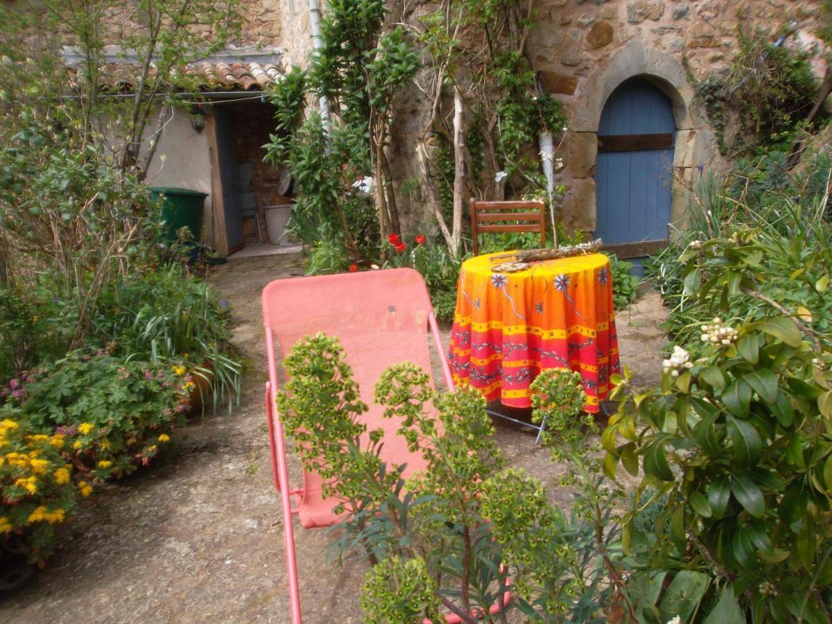 Gîte écolo Avène proche Nature et Lerab Ling Il Faut lire les Restrictions Plus Bas sous la rubrique Votre Hote avec photo in Avène, Région de Lodève