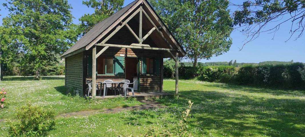Gîte pour 14 personnes, avec terrasse à Descartes