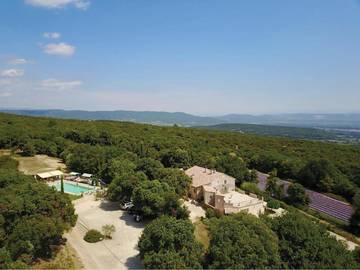 Gîte pour 6 personnes, avec jardin ainsi que vue et piscine, animaux acceptés à Bourg-Saint-Andéol