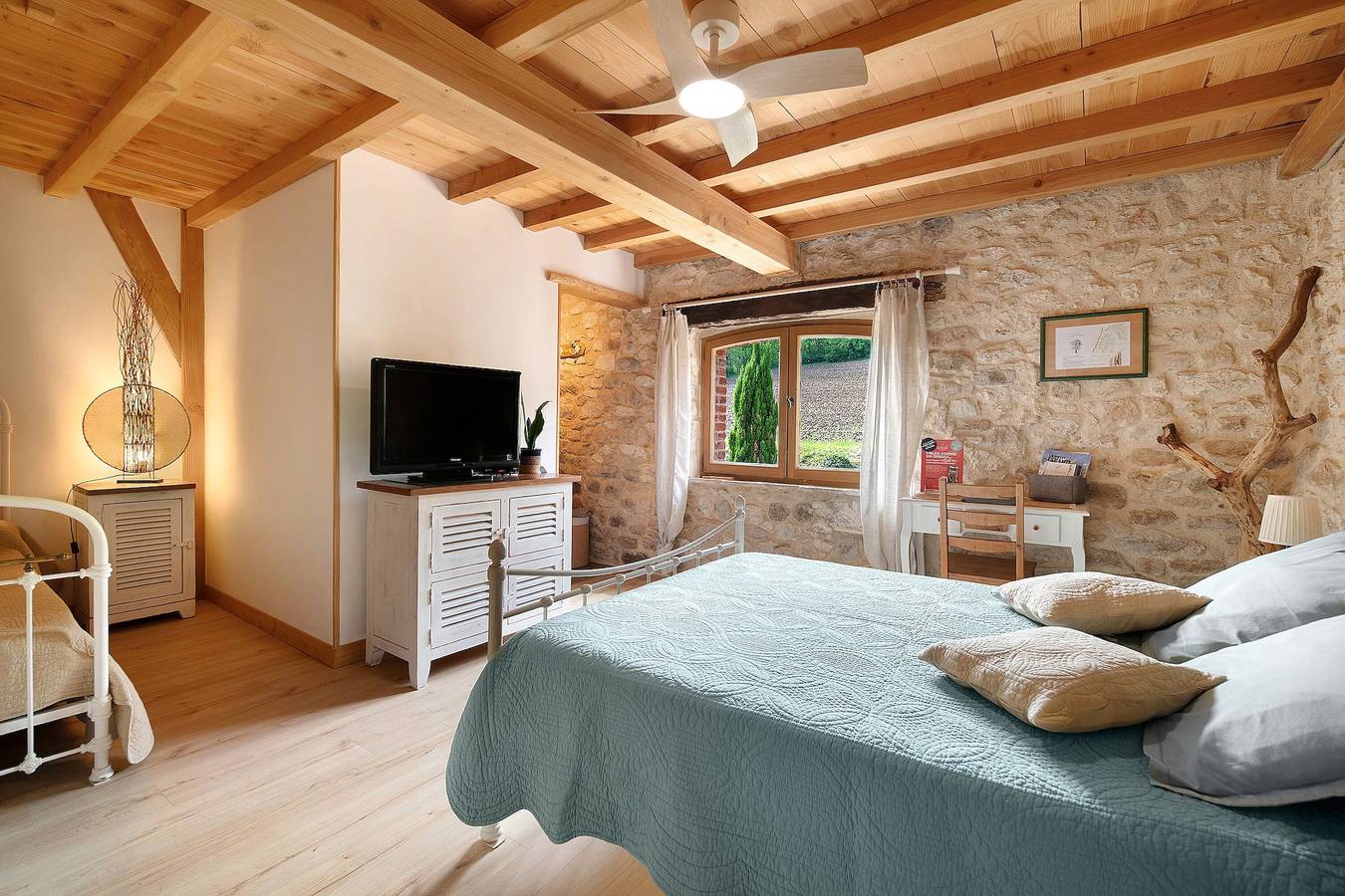Casa de huéspedes Acacia con terraza y jardín compartidos in Castelnau-de-Montmiral, Región de Albi