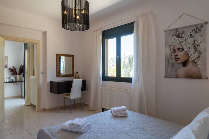 Location de vacances pour 5 personnes, avec balcon ainsi que jardin et piscine à Agios Nikolaos - 3