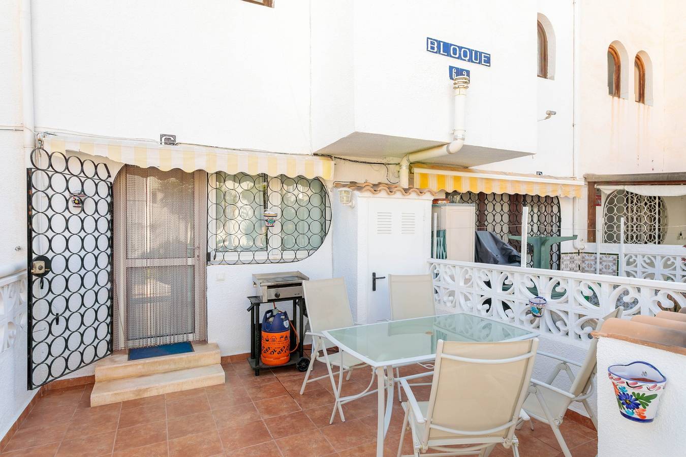 Casa de vacaciones 'Amplio' con piscina compartida, Wi-Fi y aire acondicionado in Campello, Costa Blanca