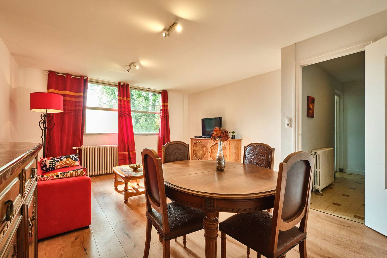 Entire apartment, Apartment 'Gîte Du Château St Geoire Véronique' with Shared Garden in Saint-Geoire-en-Valdaine, La Tour-du-Pin region