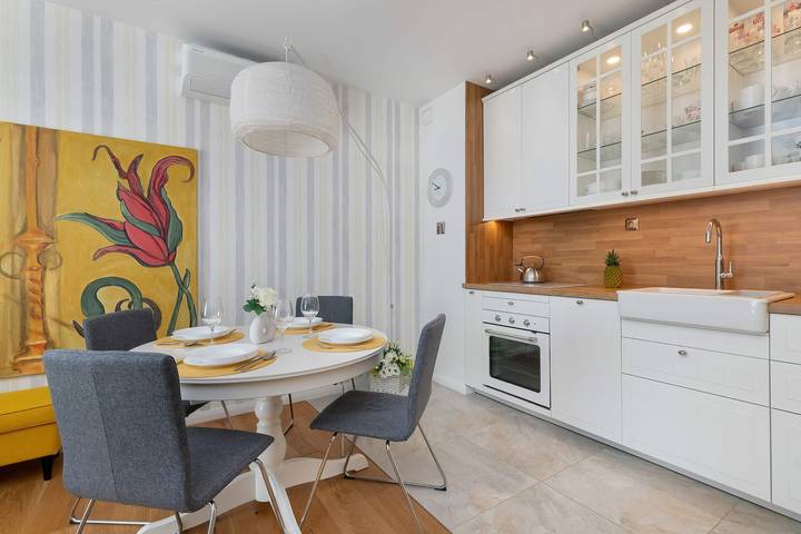 Ganze Wohnung, Spacious Apartment | Parking, Balcony, Close to Old Town in Danzig, Zatoka Gdańska