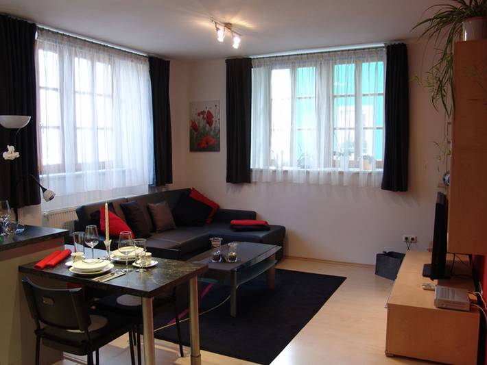 Ganze Ferienwohnung, Ferienwohnung Holzmann - Ferienwohnung 43 qm, 1 Schlafzimmer, 1 Wohn-/Schlafzimmer, max. 2 Erw. + 1 Kind in Iphofen, Fränkisches Weinland