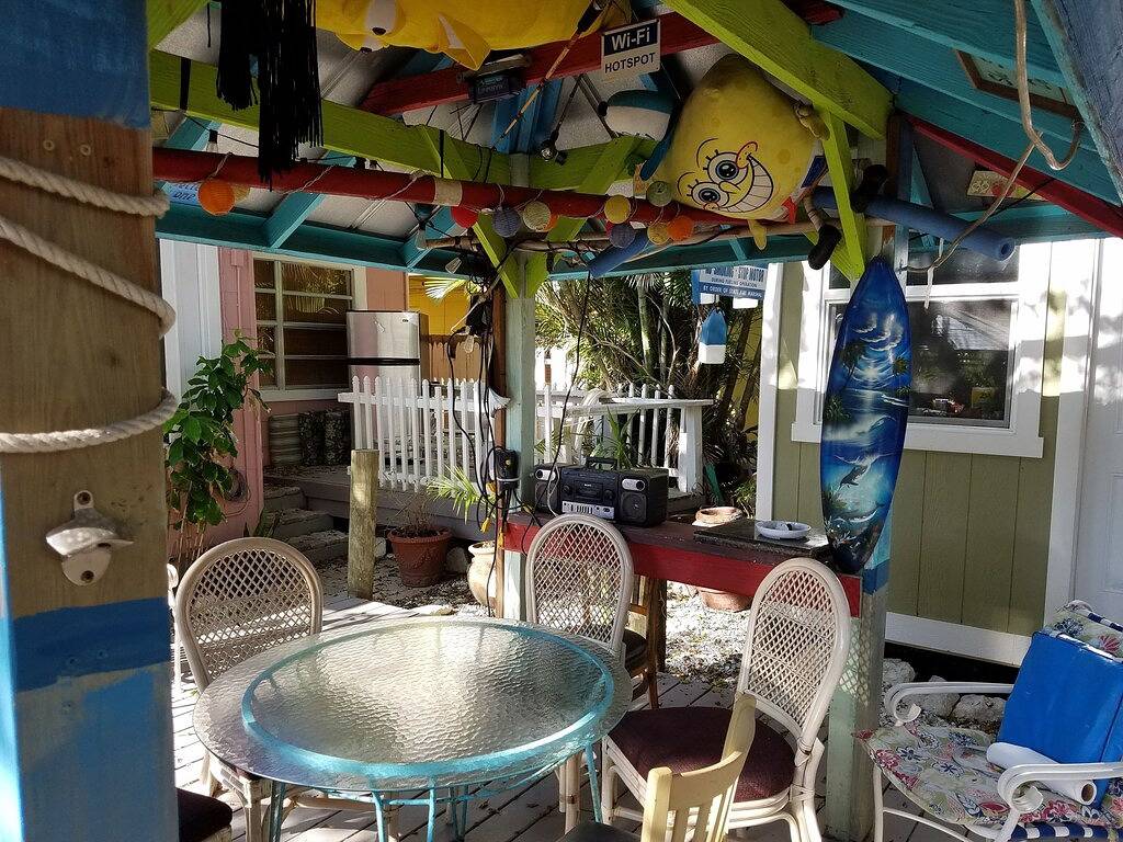 Neu renoviertes Beach Cottage 300 Schritte vom Strand entfernt. Haustierfreundlich! in Clearwater Beach, Clearwater