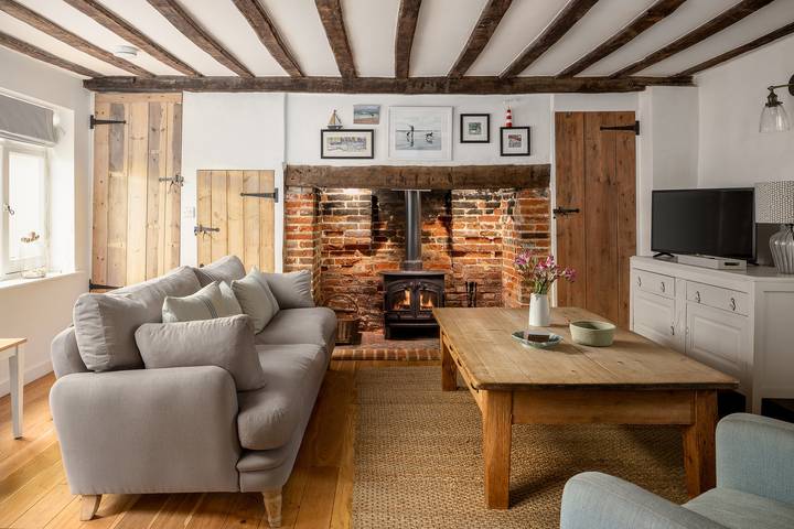 Log cabin for 4 people, with garden, with pets in Southwold