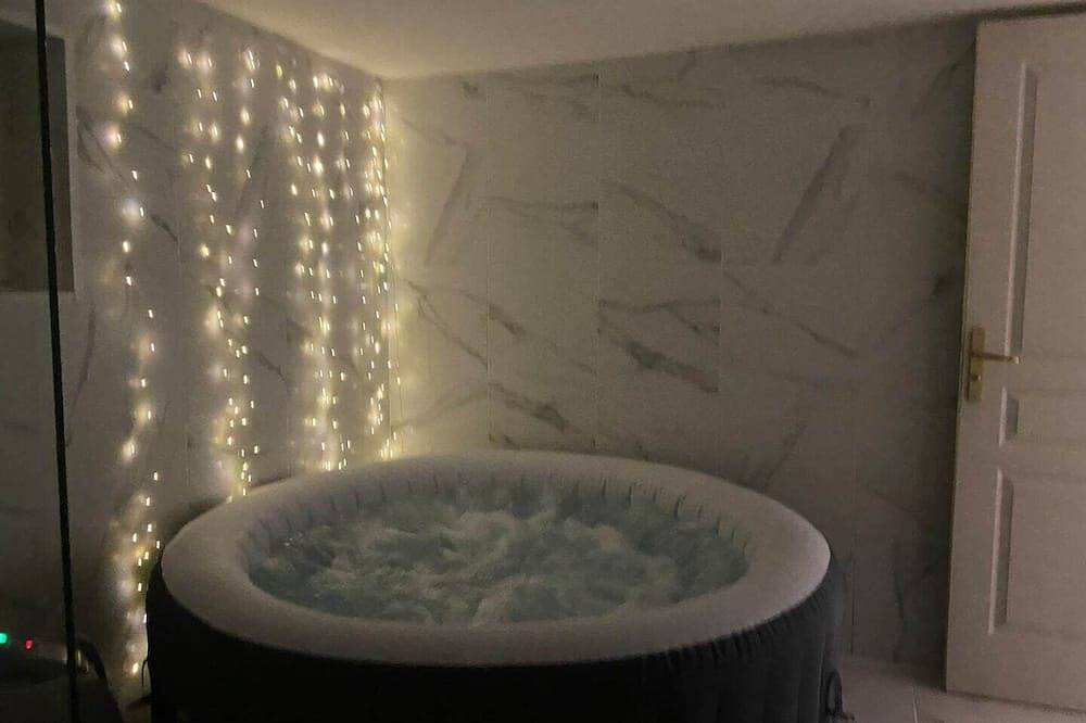 Entire apartment, Jacuzzi, Romantisme et Relax in Bonnières-sur-Seine, Yvelines