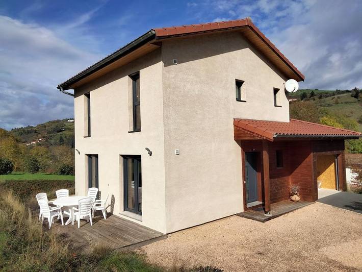 Gîte pour 5 personnes, avec jardin à Saint-Clément-sur-Valsonne