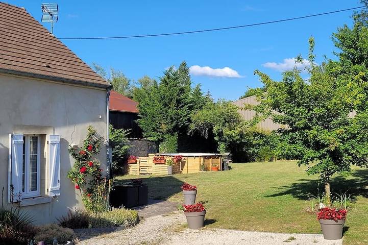 Location de vacances pour 6 personnes, avec jardin et terrasse dans Noé-les-Mallets