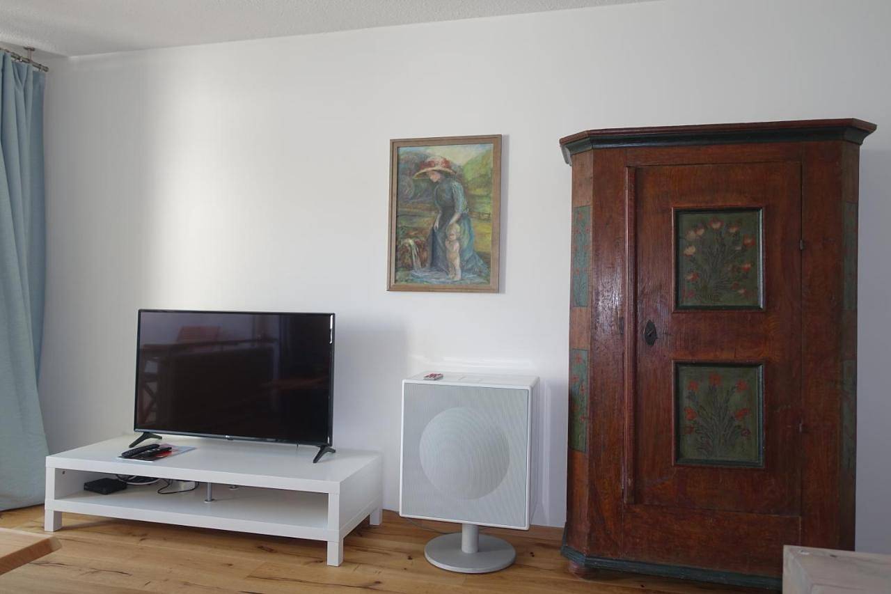 Ganze Wohnung, Apartment with Balcony in Pöcking, Starnberger See