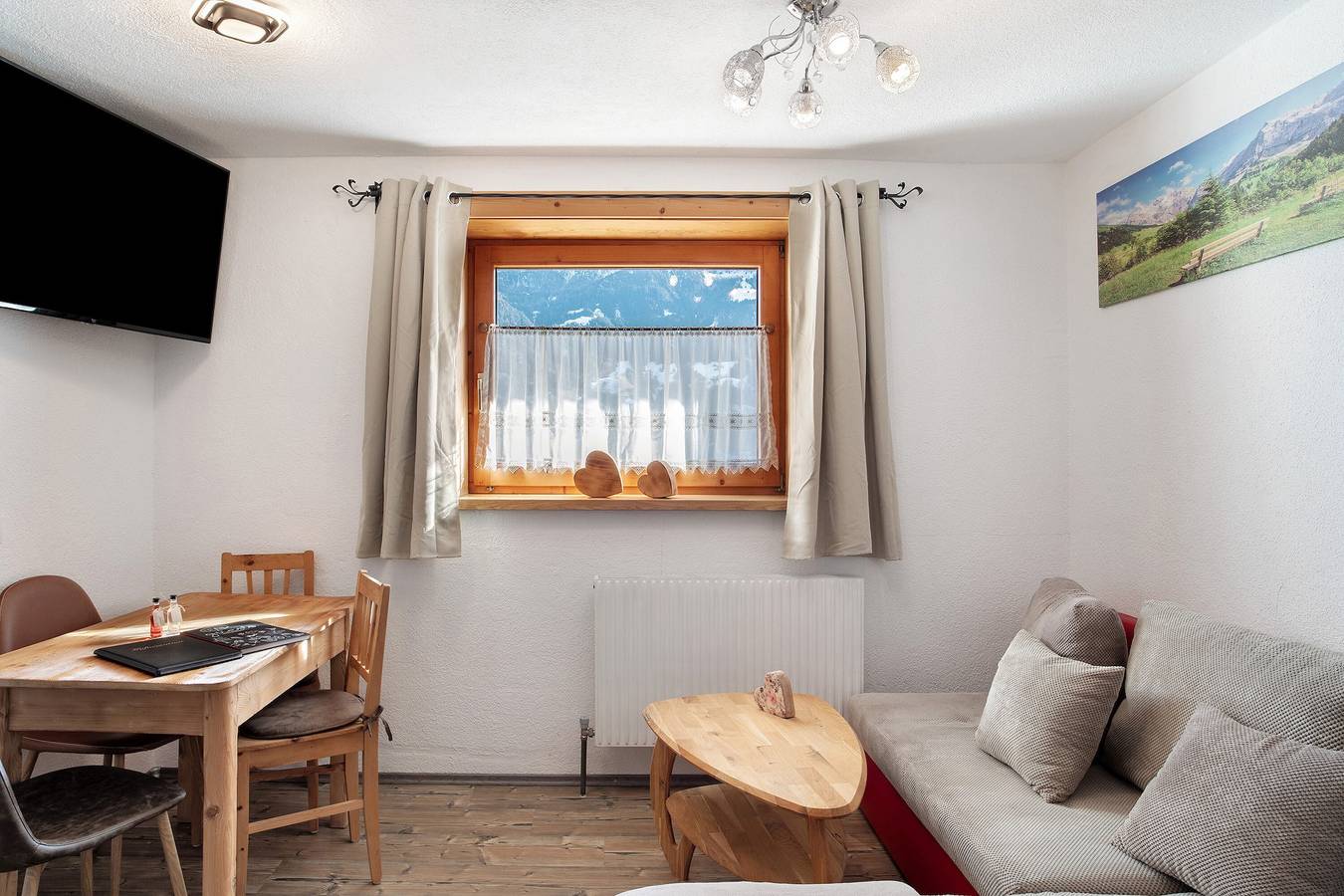 Ganze Wohnung, Ferienwohnung 'Buchauer' mit Bergblick, Gemeinschaftsgarten und Wi-Fi in Tuxer Alpen, Hippach